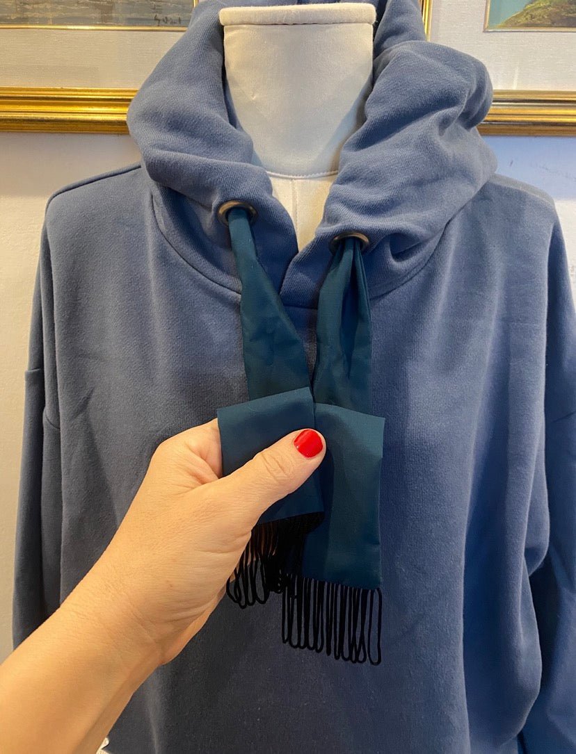 d The Scarf Hoodie – Meagratia