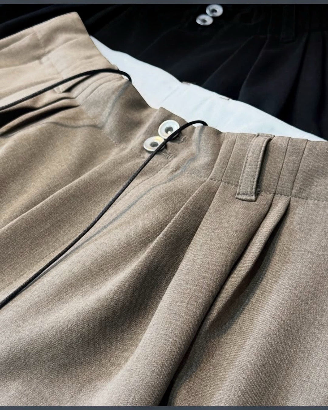 The double cross four tuck trousers – Meagratia